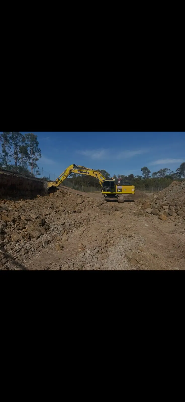 Excavator on bulk earthworks