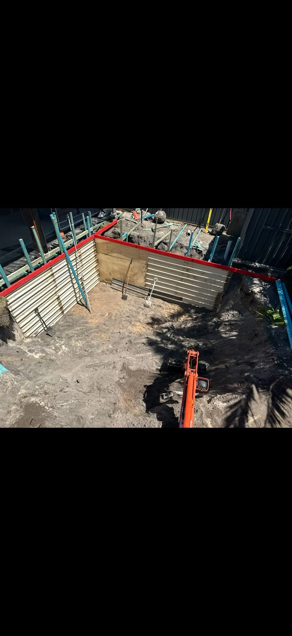 Deep excavation with perimeter support