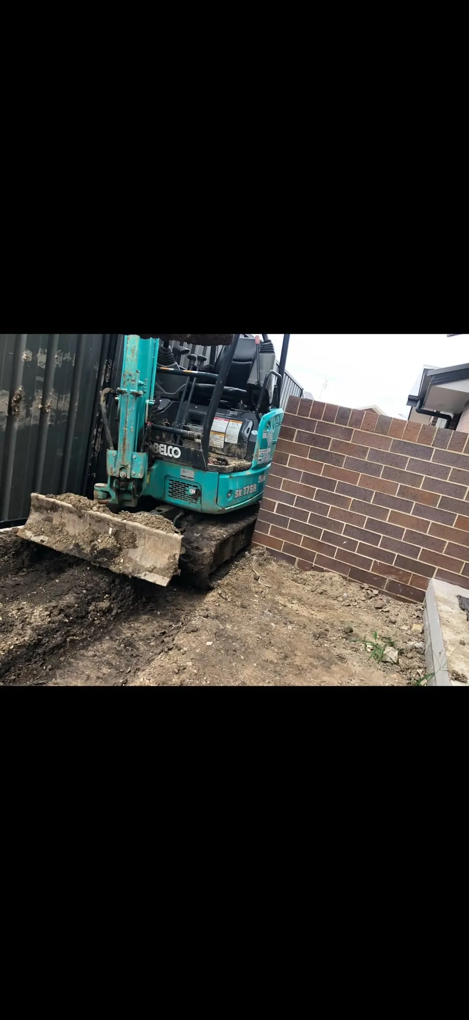 Mini excavator in restricted access