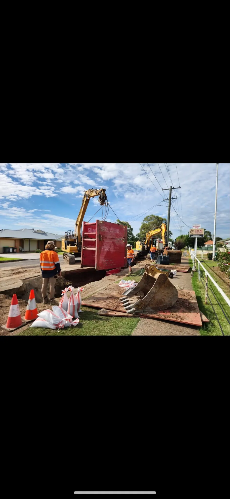 Roadside excavation and trench support